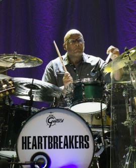 Steve-Ferrone_Sept.-11-2014_Holmdel-NJ_by-Chris-M.-Junior-832x1024