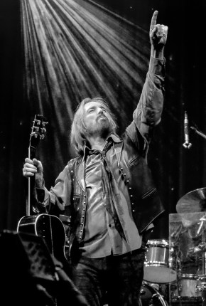 dec17_pg_obit_tom-petty-photo-by-steve-kalinsky_img_1870-1-1260